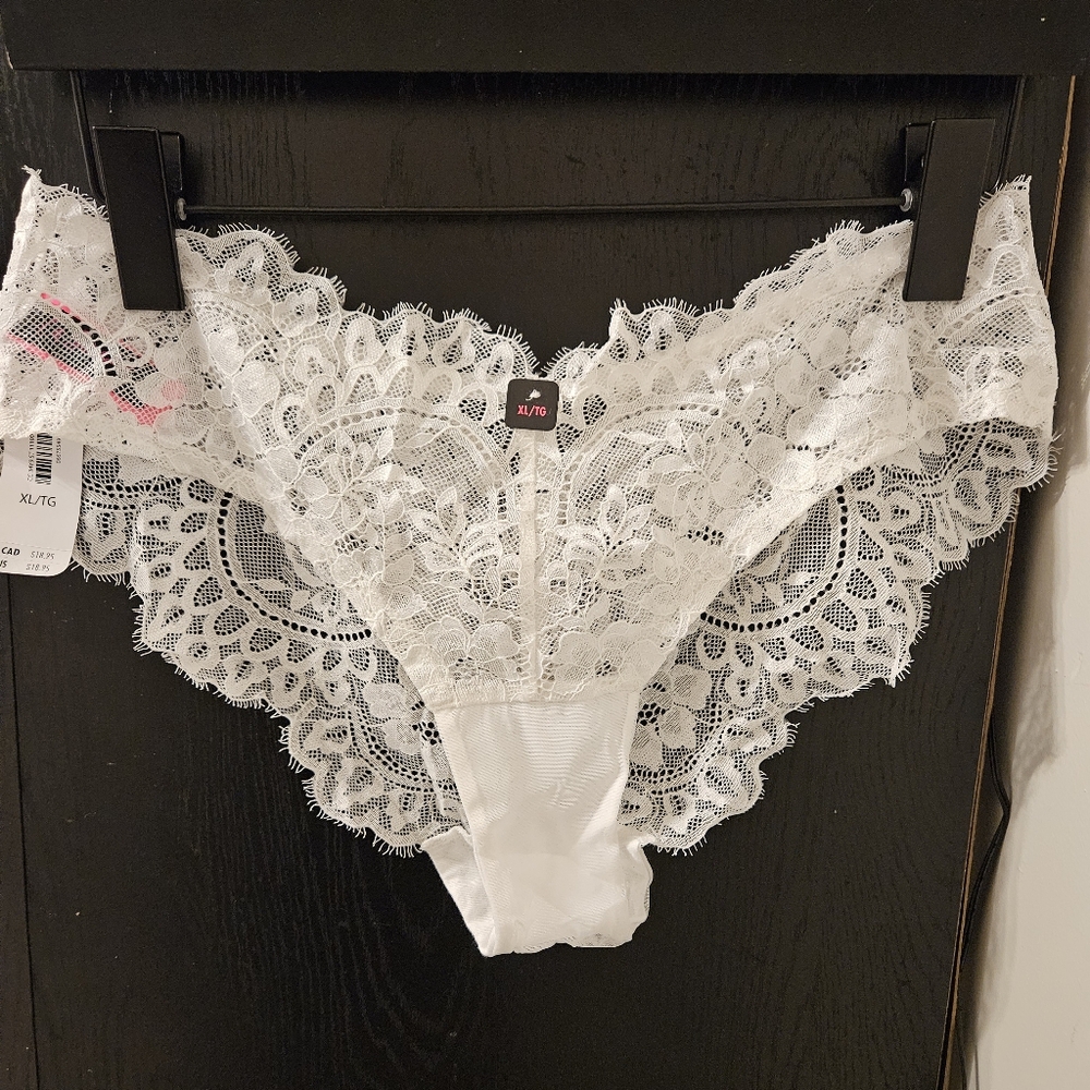 BNWT - La SENZA Off White/Cream Lace Cheekini Panties